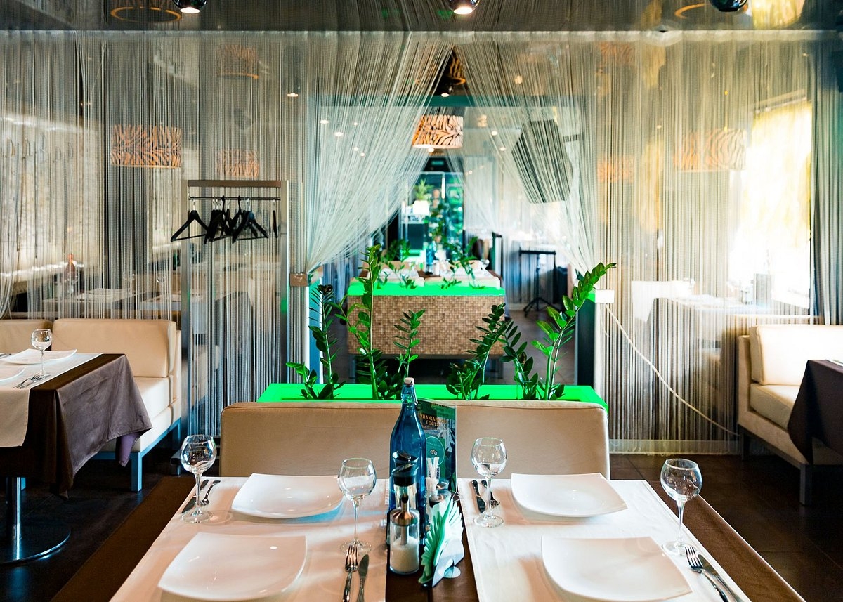 Зал ресторана Green Cafe